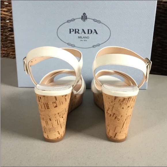 PRADA - Picture 5 of 16